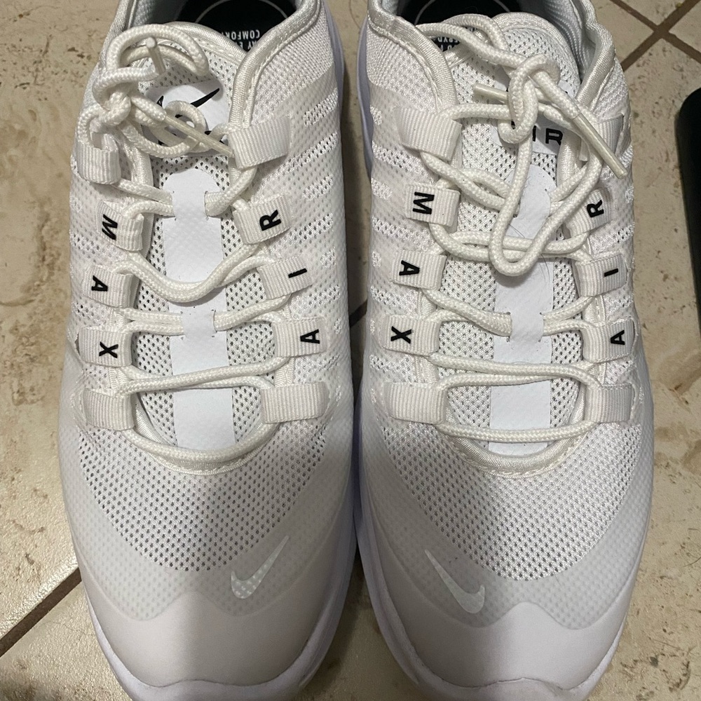 Nike Air Max Axis